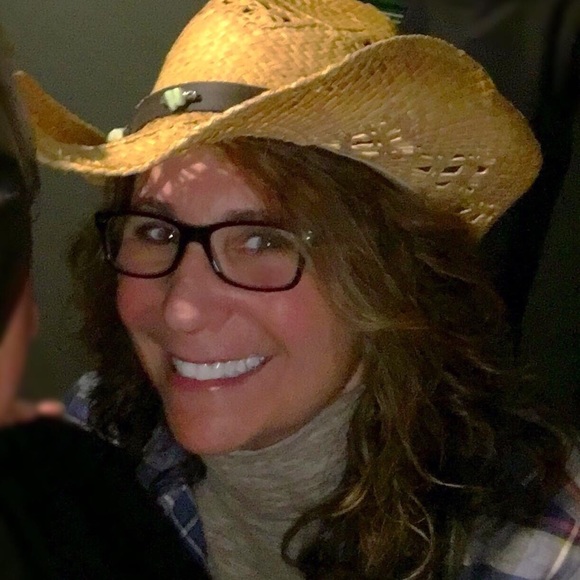 Meet your Posher, Sydney - Picture 1 of 2